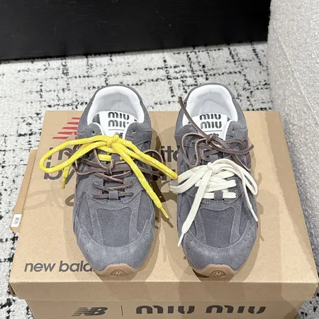 ミュウミュウ カジュアルシューズ