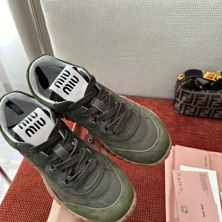 ミュウミュウ スニーカー