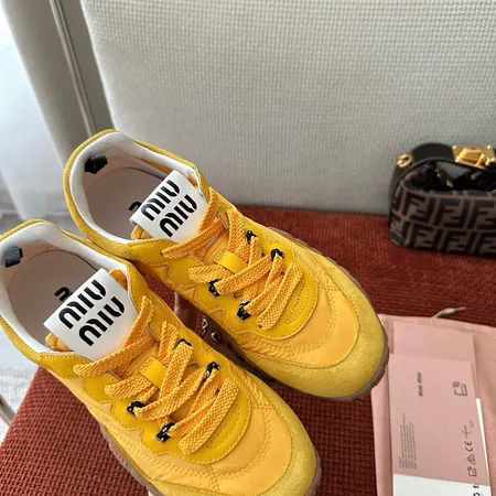 ミュウミュウ スニーカー