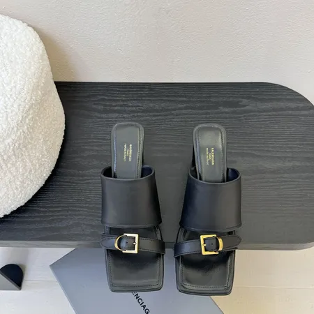 バレンシアガ サンダル