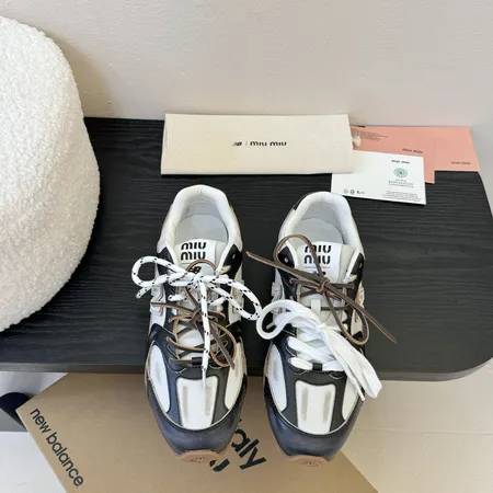 ミュウミュウ カジュアルシューズ