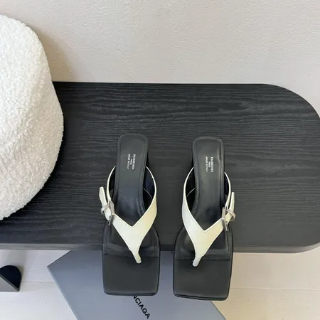 バレンシアガ サンダル