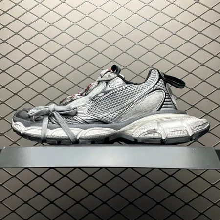 バレンシアガ スニーカー