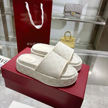 グッチ サンダル