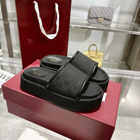 グッチ サンダル