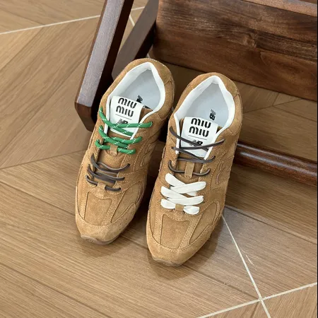 ミュウミュウ カジュアルシューズ