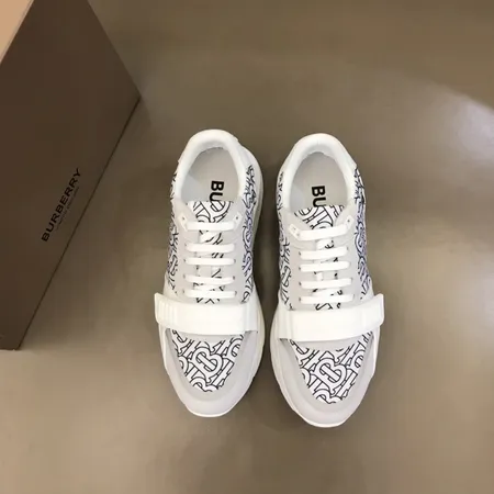 バーバリー ス スニーカー