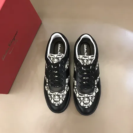 フェラガモ カジュアルシューズ