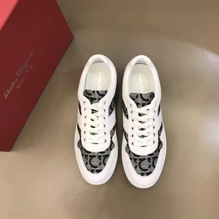 フェラガモ カジュアルシューズ