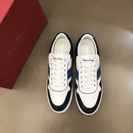 フェラガモ カジュアルシューズ