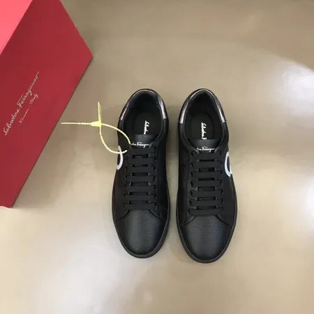 フェラガモ カジュアルシューズ