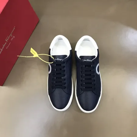 フェラガモ カジュアルシューズ