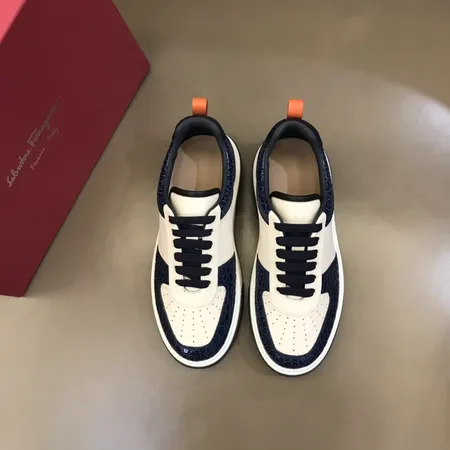 フェラガモ カジュアルシューズ