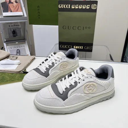 グッチ カジュアルシューズ