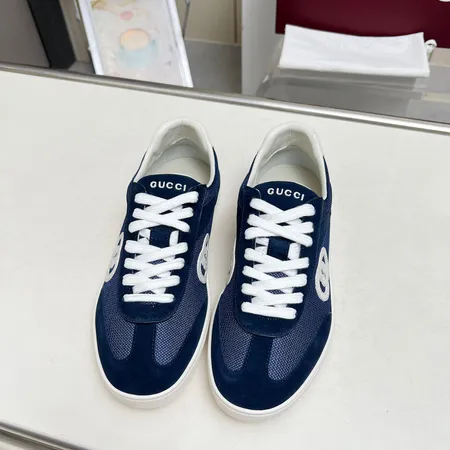 グッチ カジュアルシューズ