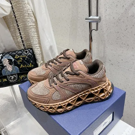 カウズ スニーカー