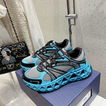 カウズ スニーカー