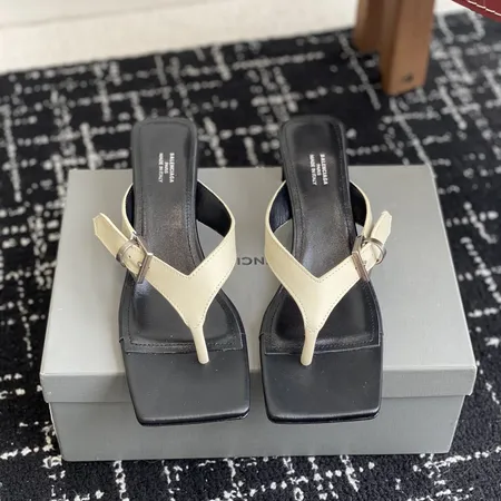 バレンシアガ サンダル