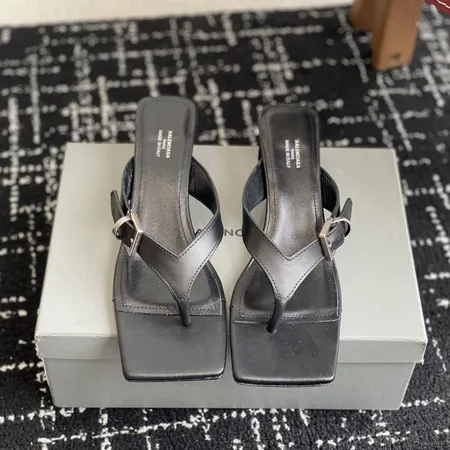 バレンシアガ サンダル