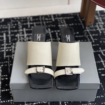 バレンシアガ サンダル