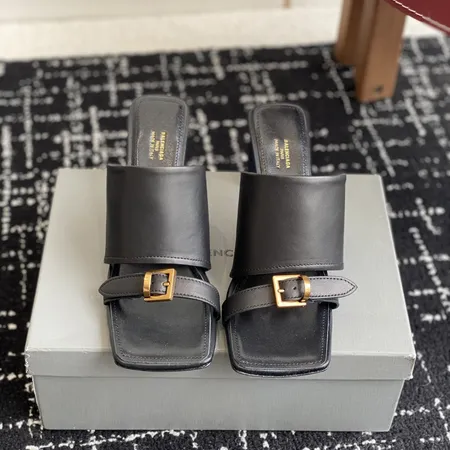 バレンシアガ サンダル