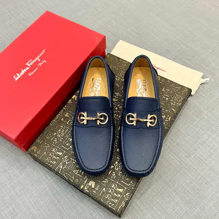 フェラガモ カジュアルシューズ