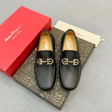 フェラガモ カジュアルシューズ