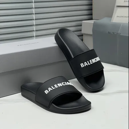 バレンシアガ スリッパ