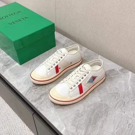 ボッテガ ヴェネタ カジュアルシューズ