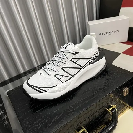 ジバンシィ スニーカー