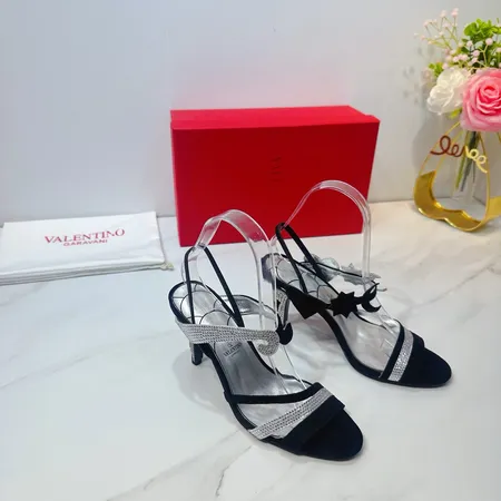 ヴァレンティノ サンダル