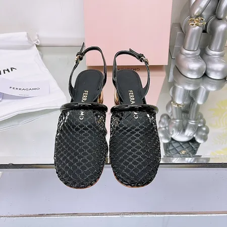 フェラガモ サンダル