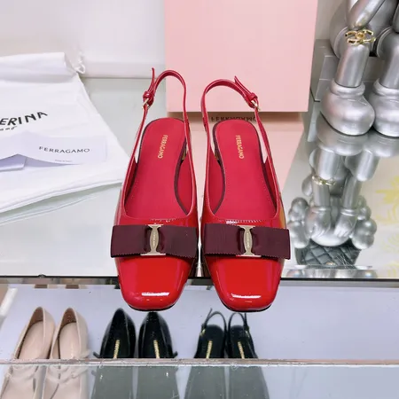 フェラガモ サンダル