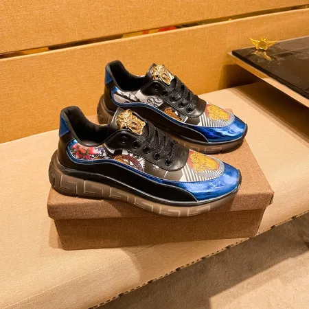 ヴェルサーチ スニーカー