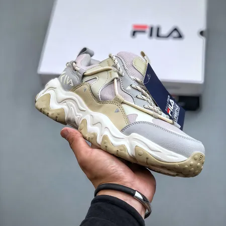 フィラ スニーカー