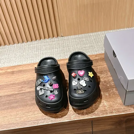 バレンシアガ スリッパ