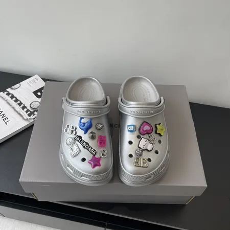 バレンシアガ スリッパ