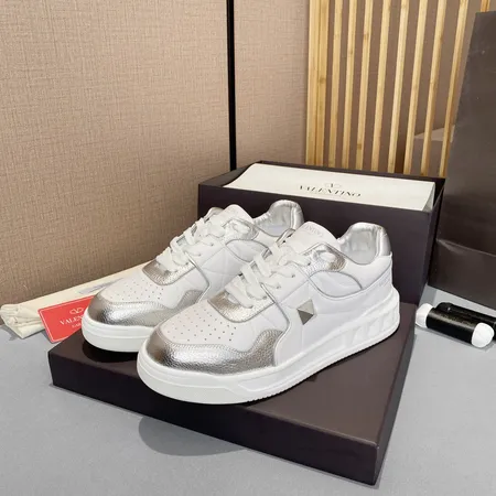 ヴァレンティノ カジュアルシューズ