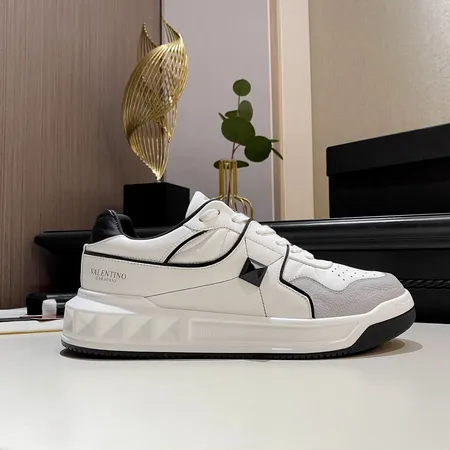 ヴァレンティノ カジュアルシューズ