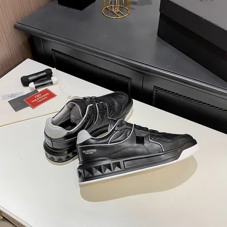 ヴァレンティノ カジュアルシューズ