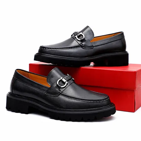 フェラガモ カジュアルシューズ