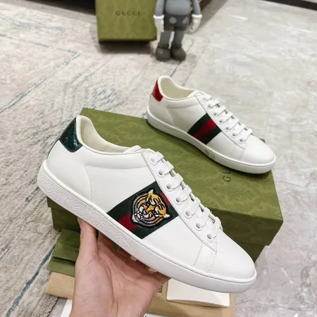 グッチ カジュアルシューズ