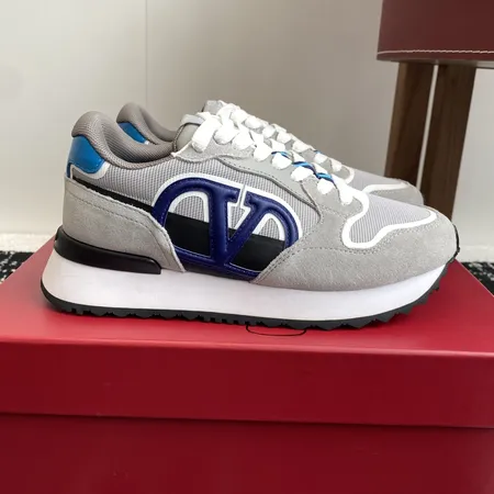 ヴァレンティノ スニーカー