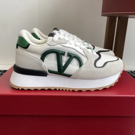 ヴァレンティノ スニーカー