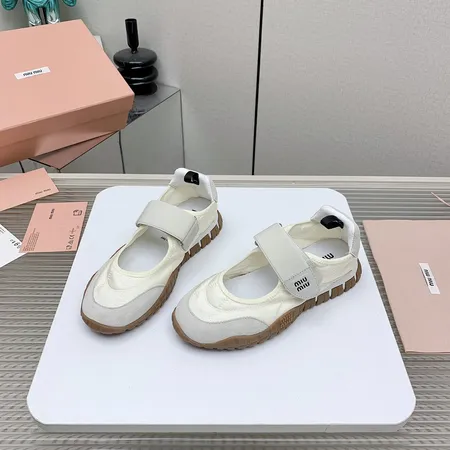 ミュウミュウ カジュアルシューズ