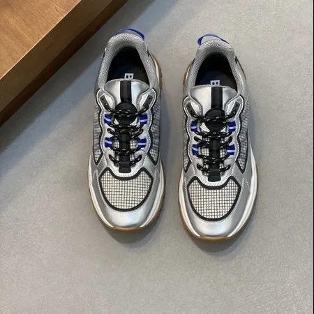 バーバリー ス スニーカー