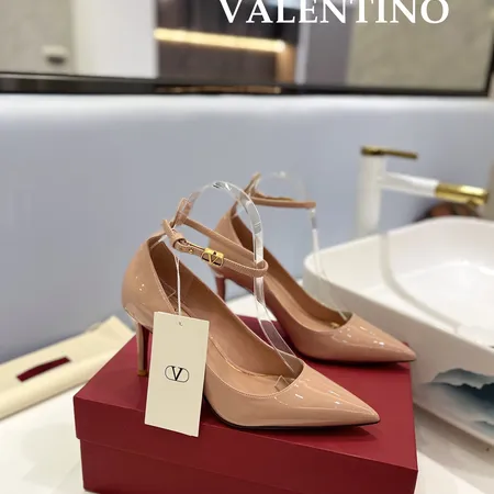 ヴァレンティノ サンダル