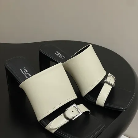 バレンシアガ サンダル