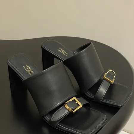 バレンシアガ サンダル