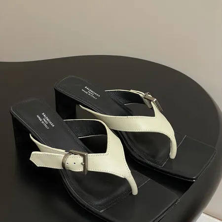 バレンシアガ サンダル